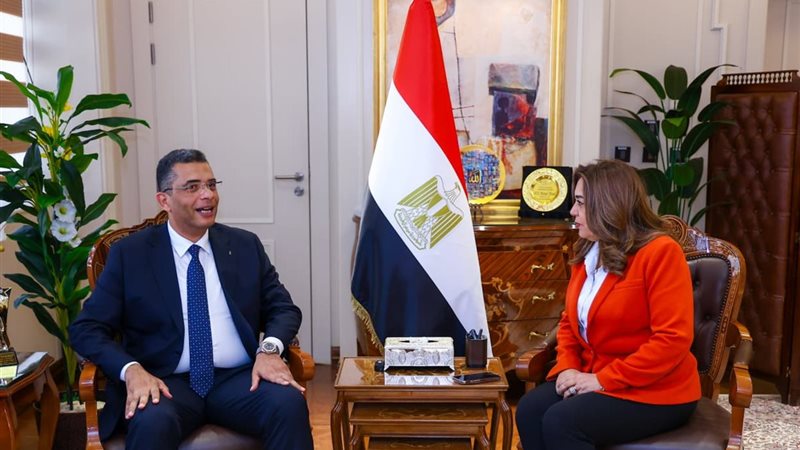 وزيرة التنمية المحلية ومحافظ البحر الأحمر 