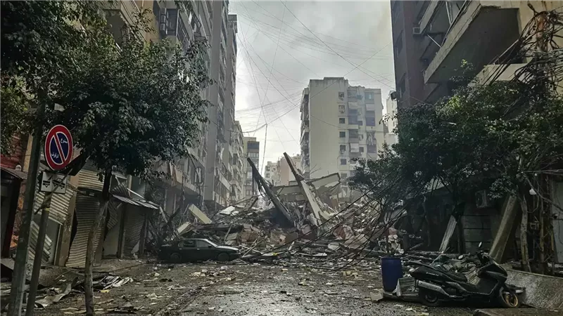 آثار قصف إسرائيلي استهدف الضاحية الجنوبية في بيروت