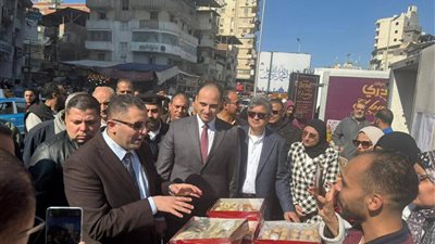 بحضور وكيل التموين .. محافظ دمياط يشهد افتتاح مبادرة 