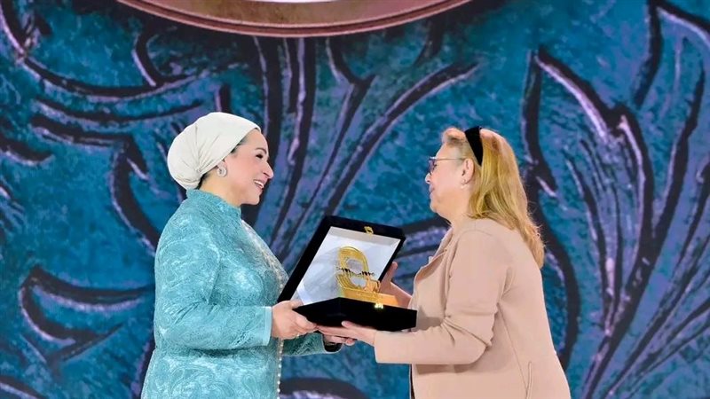 السيدة انتصار والفنانة حنان سليمان 