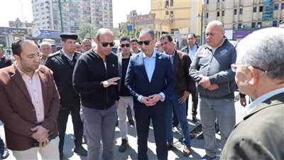محافظ الجيزة يفاجئ موقف ميدان الجيزة لمتابعة تعريفة الركوب الجديدة 