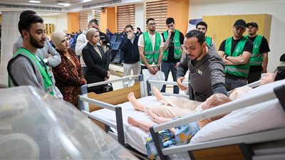 مؤسسة رزق لتنمية المجتمع تنظم زيارة إنسانية لمستشفى الناس وتوزع وجبات إفطار