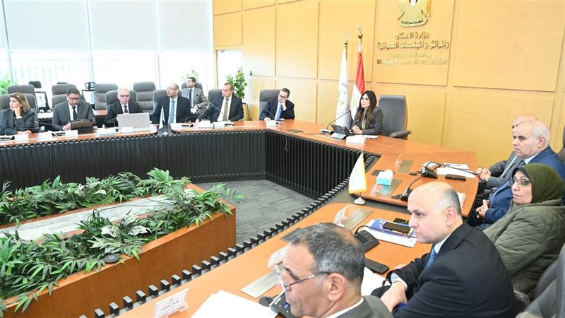 وزيرة الإسكان 