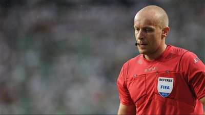 إصابة حكم مباراة ليفربول وجالاتا سراي في دوري أبطال أوروبا