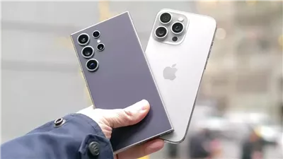 آيفون 15 وسامسونج جالاكسي Z.. اختلافات واضحة بين التصميم والأداء