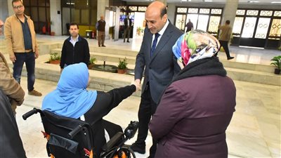 محافظ أسيوط يدعم الأولى بالرعاية بجهاز عروسة وكراسي كهربائية وسرير متكامل