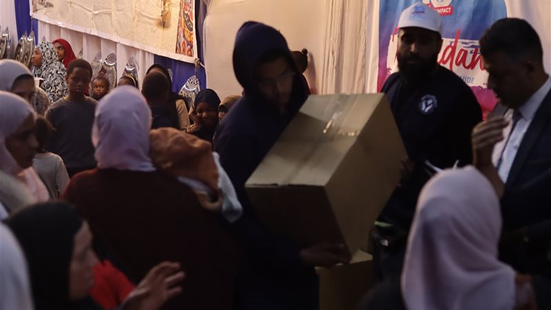 مساعدات غذائية للأسر السودانية في القاهرة