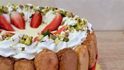 شارلوت الفراولة الكريمي.. جهزي حلوى عيد الفطر الاقتصادية لأسرتك  