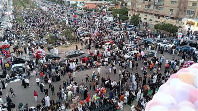 السماء بتمطر بلالين.. شاهد احتفال سكان شيراتون بالعيد