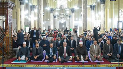  محافظ الإسكندرية يؤدي صلاة العيد بمسجد أبو العباس