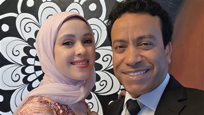 سامح حسين يهنئ زوجته بعيد ميلادها وعيد الأم برسالة رومانسية طريفة
