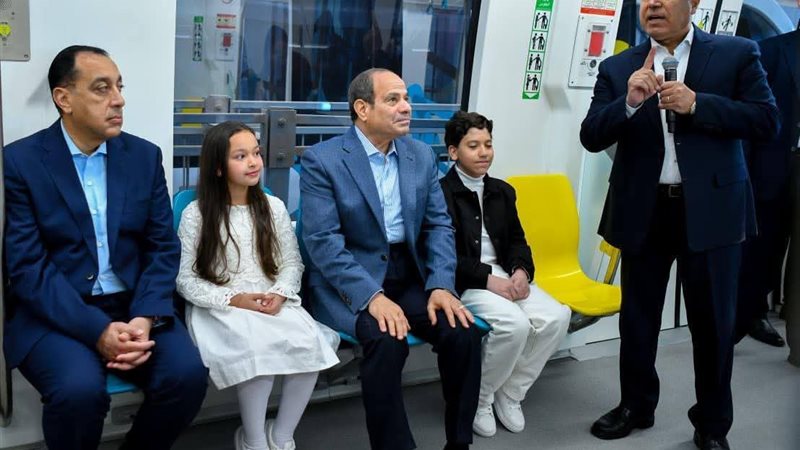 افتتح الرئيس عبدالفتاح السيسي مشروع مونوريل شرق النيل