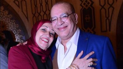 صلاح عبدالله يمازح شقيقته بمناسبة عيد الأم: 