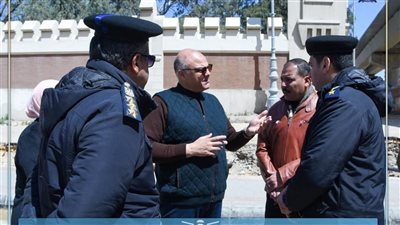 محافظ الإسكندرية في جولة مفاجئة لإعادة الانضباط وفتح محاور مرورية بالمنتزه