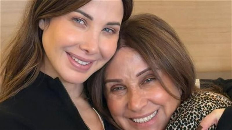نانسي عجرم ووالدتها