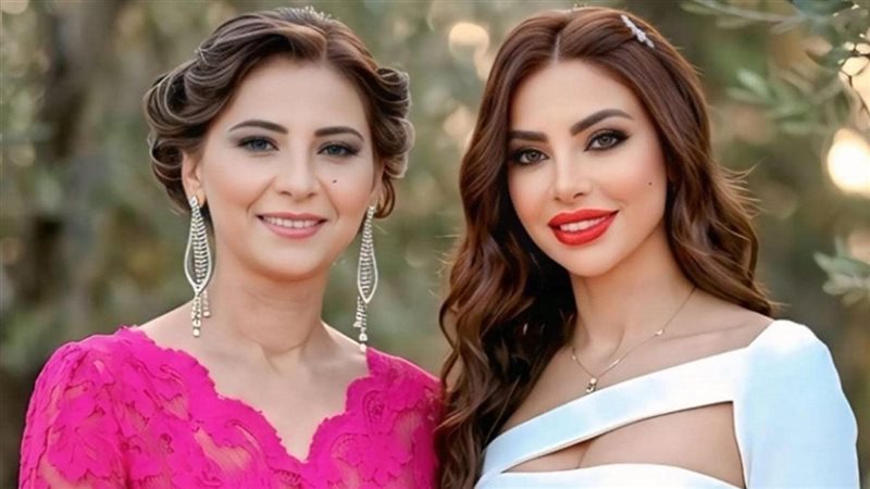 دوللي شاهين ووالدتها الراحلة