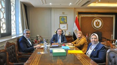 وزير التعليم العالي يبحث تعزيز كفاءة الخريجين بقطاع التمريض وأطقم التمريض بالمستشفيات الجامعية