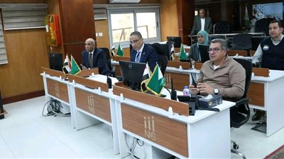 محافظ الجيزة يتابع من داخل مركز السيطرة رفع الإشغالات والتعامل مع مخالفات البناء 