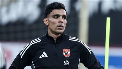 هاني العجيزي: الأهلي الأقرب للدوري وبن شرقي يتوهج جناحا