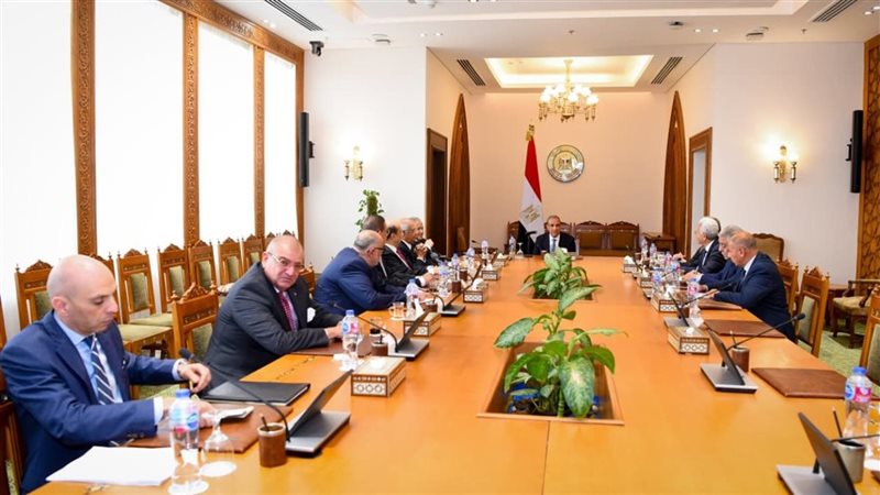 وزير الخارجية يلتقى مع مجموعة من السفراء المتقاعدين