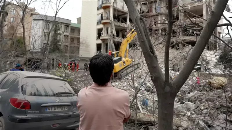 مبنى سكني مدمر في شمال طهران 