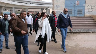 نائب محافظ الجيزة تتفقد جهود رفع تجمعات مياه الأمطار بكفر طهرمس وحي الهرم