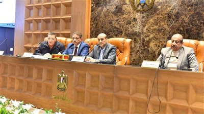 محافظ أسيوط يواصل اجتماعاته لمتابعة مشروعات حياة كريمة ويشدد على الالتزام بالمواعيد 