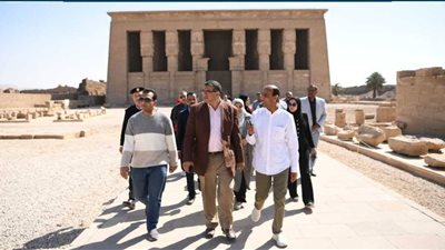 محافظ قنا يجري جولته الأولى بمعبد دندرة ويوجه برفع كفاءة الخدمات بالمنطقة