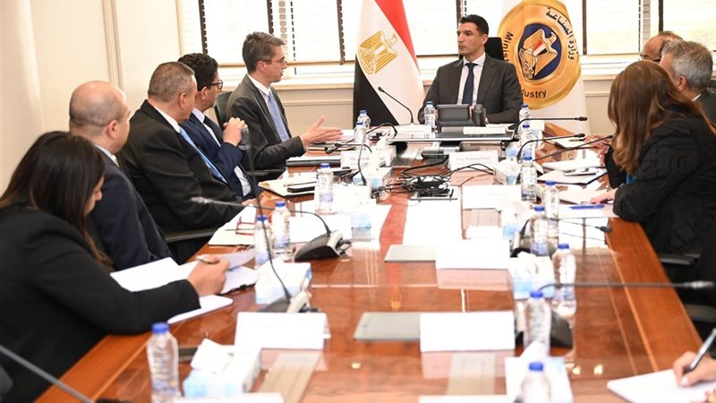 وزير الصناعة