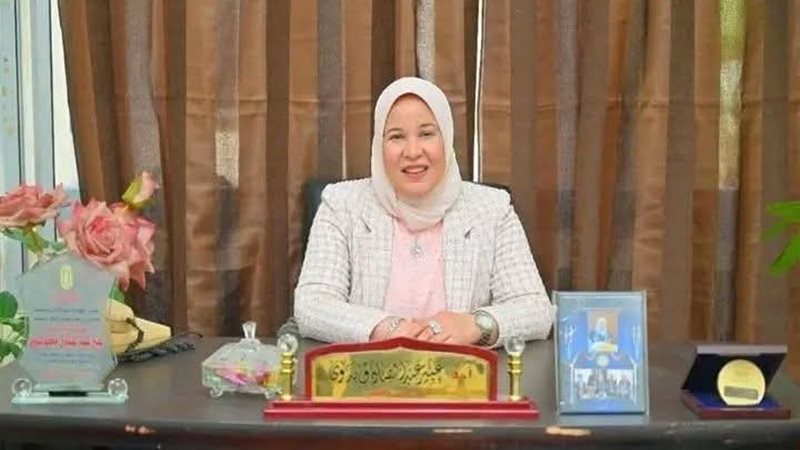 عميدة الكلية 