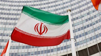 إيران تلوح بالانسحاب من معاهدة منع الانتشار النووي وسط تصعيد عسكري