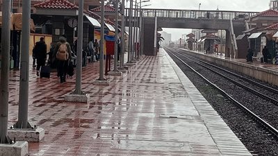 السكك الحديدية: تطبيق إجراءات احترازية حفاظًا علي سلامة التشغيل في ظل سوء الأحوال الجوية