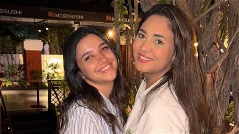 كنزي مدبولي وشقيقة زوجها الراحلة