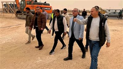 مسئولو الإسكان يتفقدون مشروعات مدينة العلمين الجديدة ومارينا