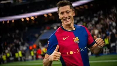 ميلان يستهدف ليفاندوفسكي ويشترط التأهل الأوروبي لحسم الصفقة