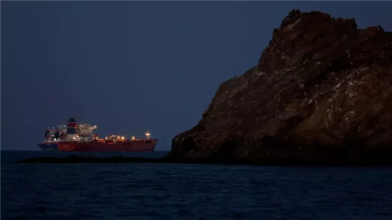 ناقلة نفط وسط مضيق هرمز