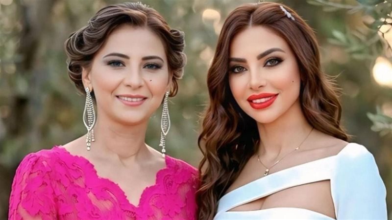 دوللي شاهين ووالدتها