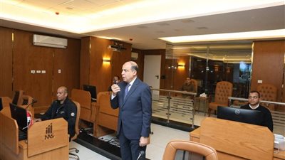 محافظ المنيا يتابع تنفيذ قرار غلق المحال.. ويؤكد الالتزام بالمواعيد المقررة
