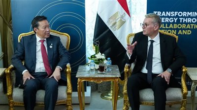 وزير البترول يبحث مع 