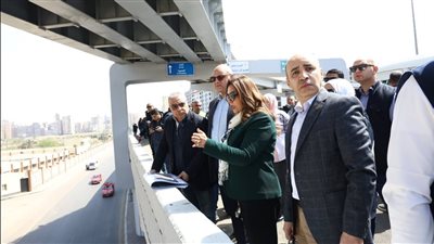 وزيرة التنمية المحلية ومحافظ الإسكندرية يتفقدان كوبري الفريق أول سليمان عزت والمحاور الحيوية