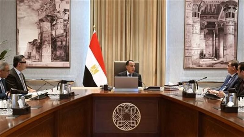 جانب من اجتماع رئيس الوزراء 