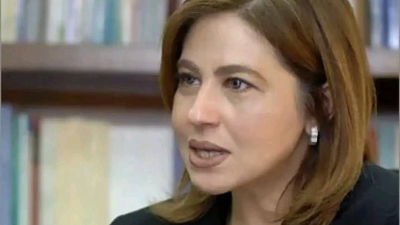 الكاتبة هالة مصطفى 