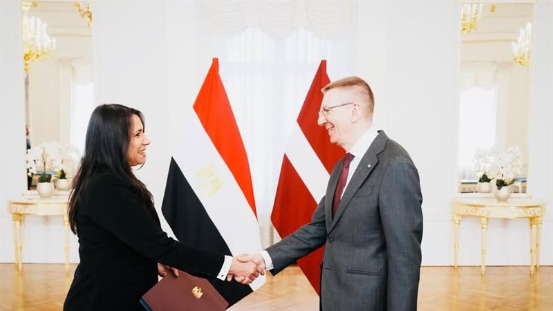 سفيرة مصر ورئيس جمهورية لاتفيا
