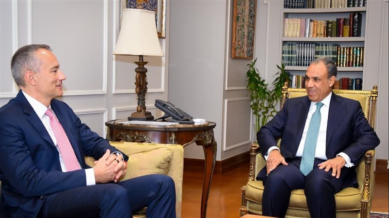 وزير الخارجية يبحث مع الممثل الأعلى لغزة