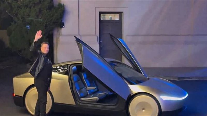 أسطول إيلون ماسك من السيارات