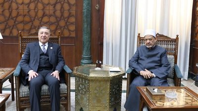 شيخ الأزهر يستقبل رئيس المحكمة الدستورية العليا بمقر مشيخة الأزهر 