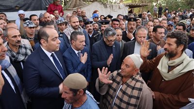 محافظ المنوفية يتقدم جنازة ضحايا 