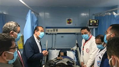 نائب وزير الصحة يتفقد منشآت المنوفية ويكرم الفرق الطبية المتميزة