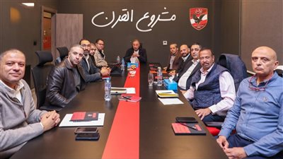 الخطيب يجتمع مع شركتي المنشآت والقلعة الحمراء..ويعتمد الدراسات الخاصة بإنشاء الأفرع بالمحافظات