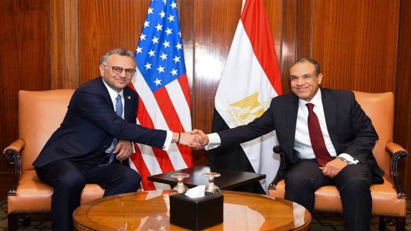 وزير الخارجية مع كبير مستشاري الرئيس الأمريكي